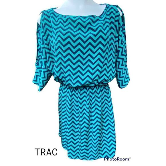 Trac SZ S Woman’s Navy Blue/Teal Green Zigzag Cold Shoulder Dress - Picture 1 of 12